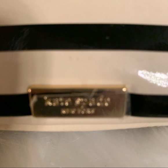 ♠️Kate Spade Striped Patent Leather Bow Wristlet NWOT - Picture 4 of 5
